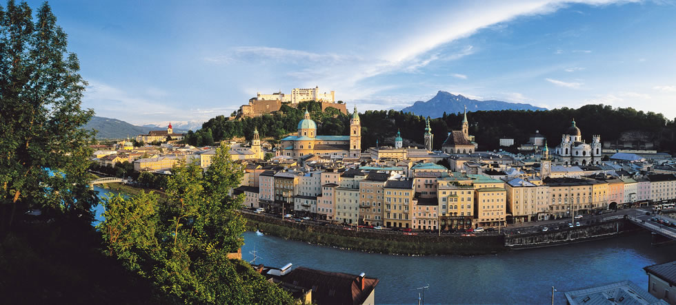 Stadt Salzburg und viele weitere Ausflugsziele im Urlaub im 4-Sterne Aparthotel Pfeffermühle in Ramsau am Dachstein, mitten in den Bergen in Österreich